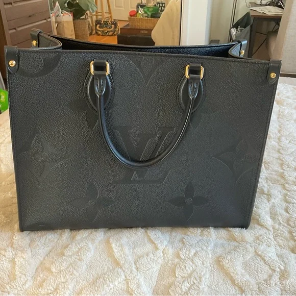 Louis Vuitton Black Monogram ONTHEGO MM Tote - Picture 13 of 16